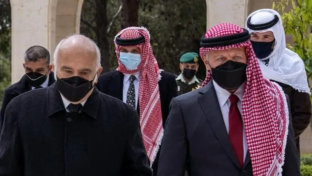 El rey Abdalá de Jordania y el príncipe Hamza reaparecen juntos tras la supuesta conspiración