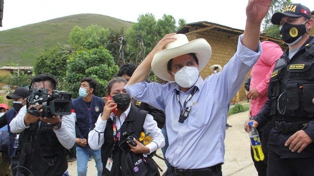 Las encuestas apuntan a que solo un candidato supera el 15% de los votos en Perú