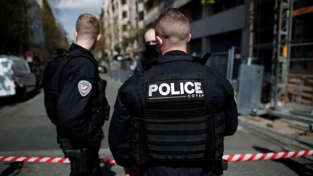 Un muerto y un herido en un tiroteo frente a un hospital en París