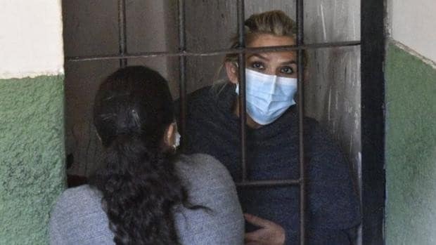 La Paz rechaza trasladar a un hospital a la ex presidenta Jeanine Añez