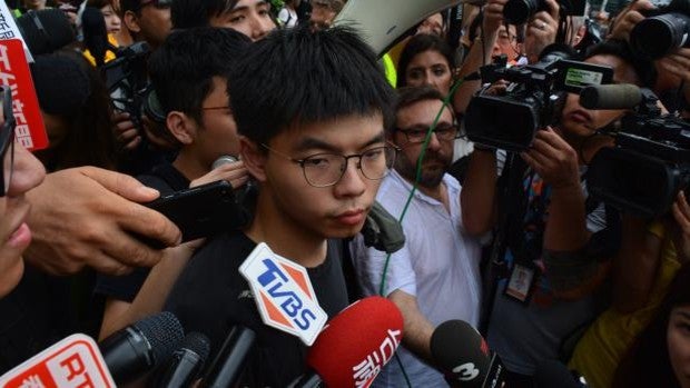 El activista hongkonés Joshua Wong, condenado a diez meses más de cárcel