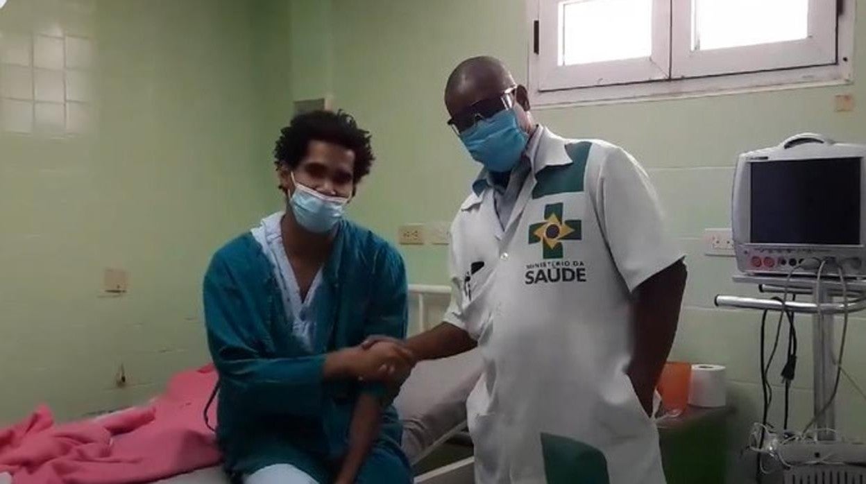 Otero Alcántara, en un polémico video, en el que aparece con el doctor que le atiende