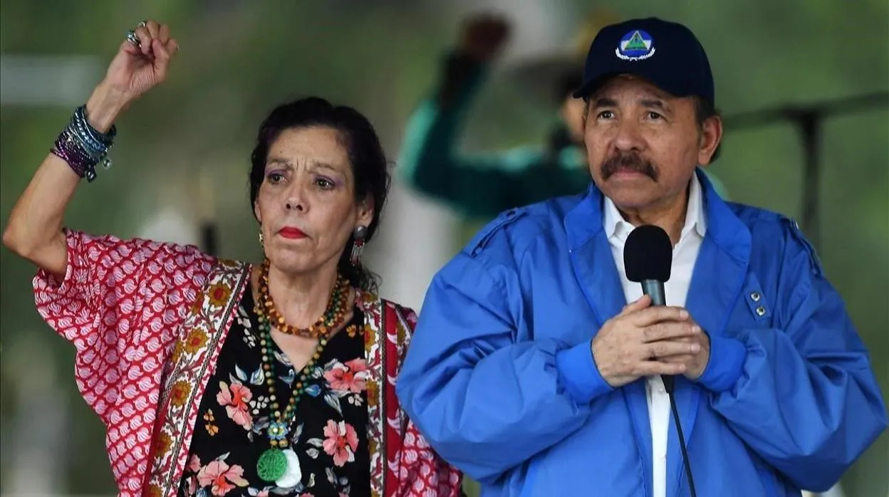 El presidente nicaragüense, Daniel Ortega, y su mujer la vicepresidenta, Rosario Murillo