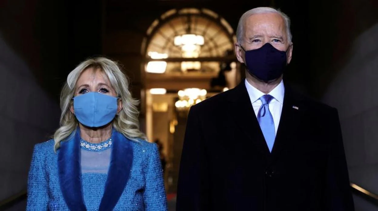 El presidente electo Joe Biden y Jill Biden llegando a su toma de posesión en enero