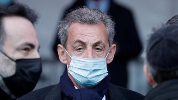 Las «cacerolas» judiciales de Sarkozy destiñen sobre toda la derecha tradicional