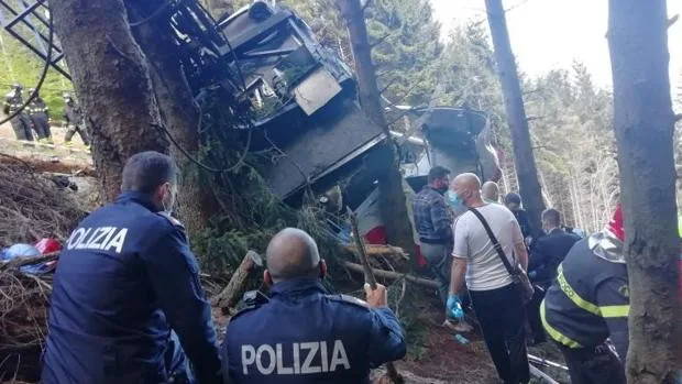 Investigan por qué fallaron los frenos de emergencia del teleférico siniestrado en Italia