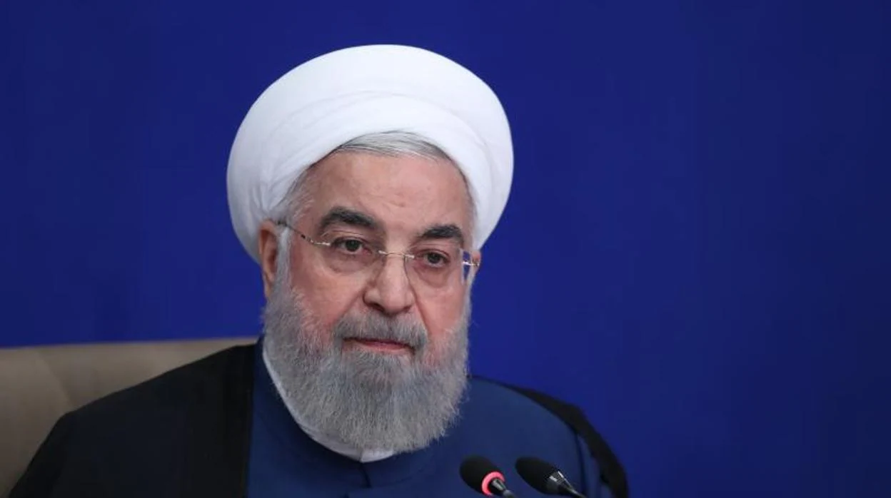 El presidente iraní, Hassan Rouhani, preside una reunión semanal del gabinete