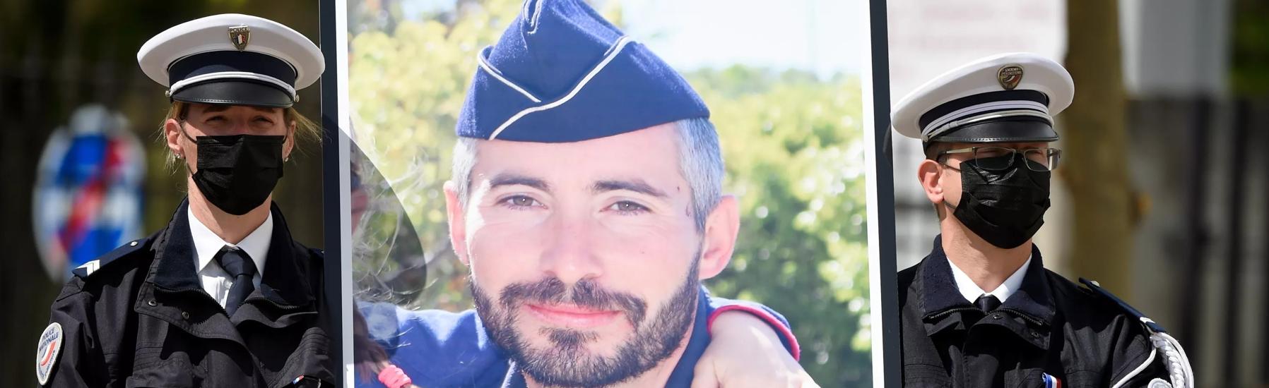 Homenaje en Aviñón al agente Eric Masson, que fue asesinado cuando participaba en una operación policial contra el menudeo de drogas