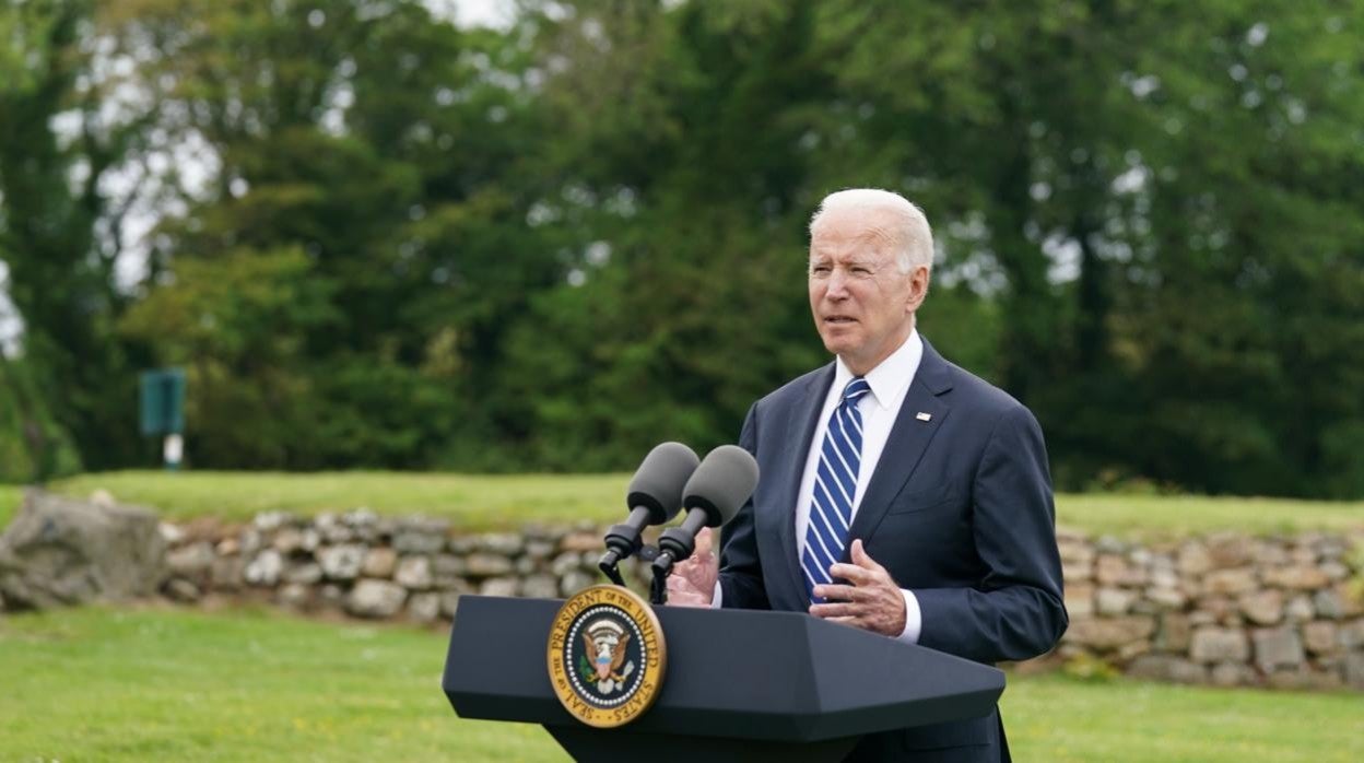 Biden, durante su visita a St. Ives in Cornwall, en Reino Unido