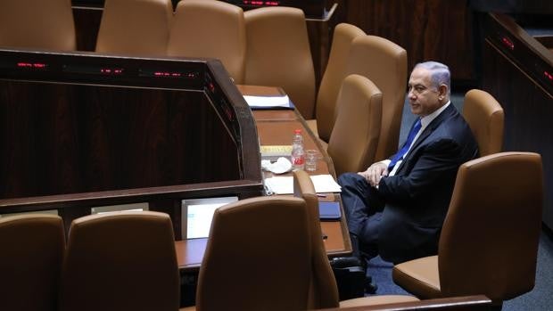 El Parlamento israelí aprueba por un voto de diferencia al nuevo Gobierno y pone fin a la era Netanyahu