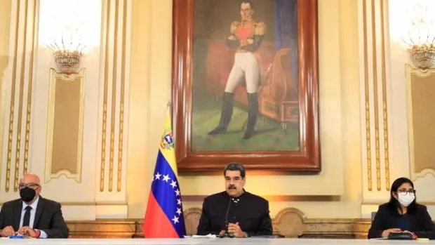 Maduro encarga a Diosdado Cabello y Cilia Flores descongestionar los centros de detención