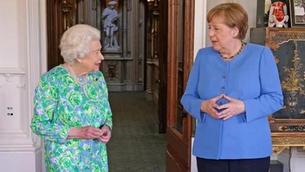 Angela Merkel se despide de la Reina de Inglaterra