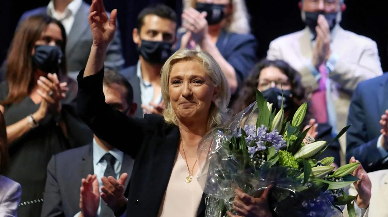 Marine Le Pen, reelegida presidenta de Agrupación Nacional