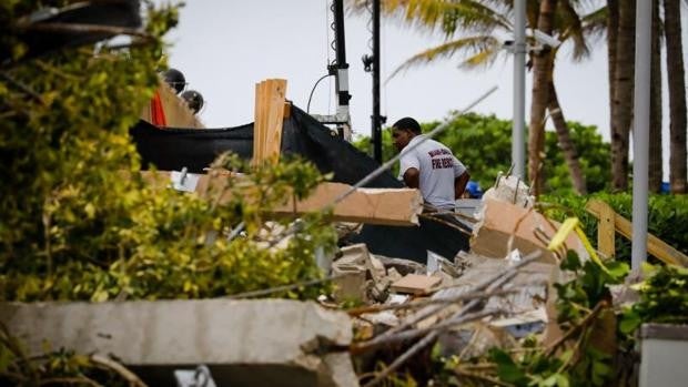 El hallazgo de otros diez cadáveres eleva a 46 los muertos en el edificio que se derrumbó en Miami
