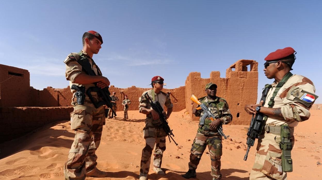 Soldados franceses y de Niger, en la extinta operación Barkane