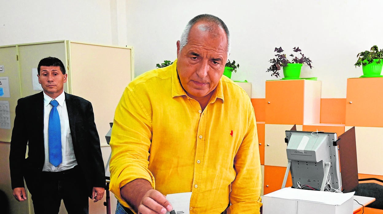 Borisov en el momento de emitir su voto