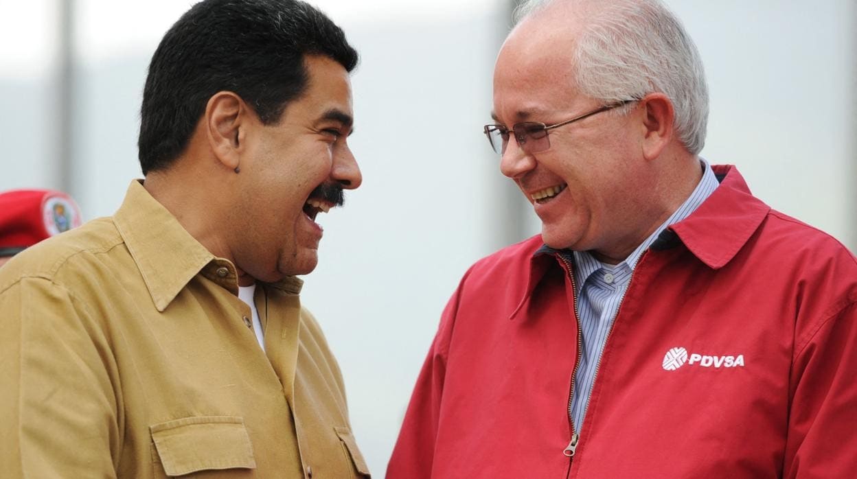 Rafael Ramírez, a la derecha, con Maduro en 2013