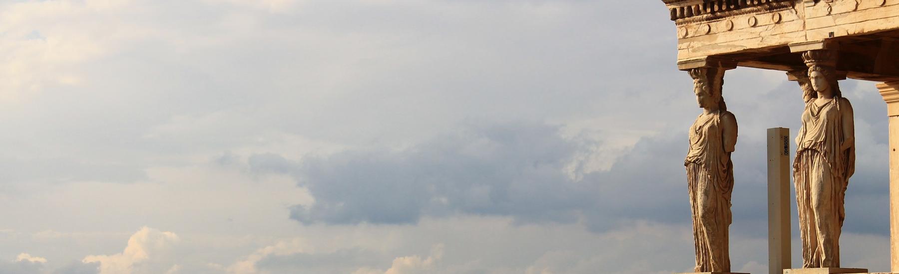 Las cariátides de la Acrópolis ateniense, uno de los elementos más característicos del monumento más visitado de Grecia