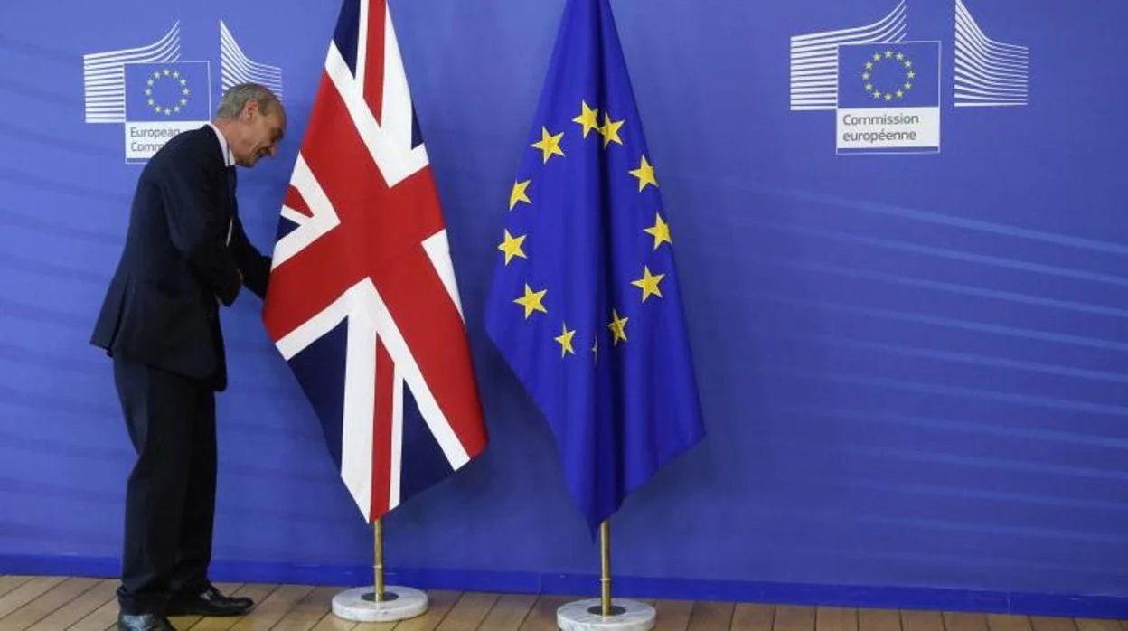 Las banderas del Reino Unido y la Unión Europea