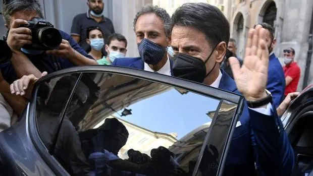 Conte anuncia que romperá con el pasado populista del M5E italiano