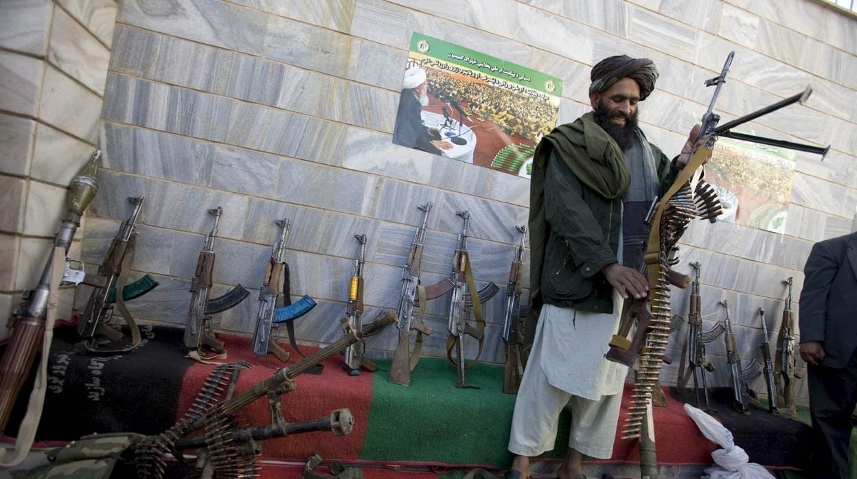 Un talibán con armas