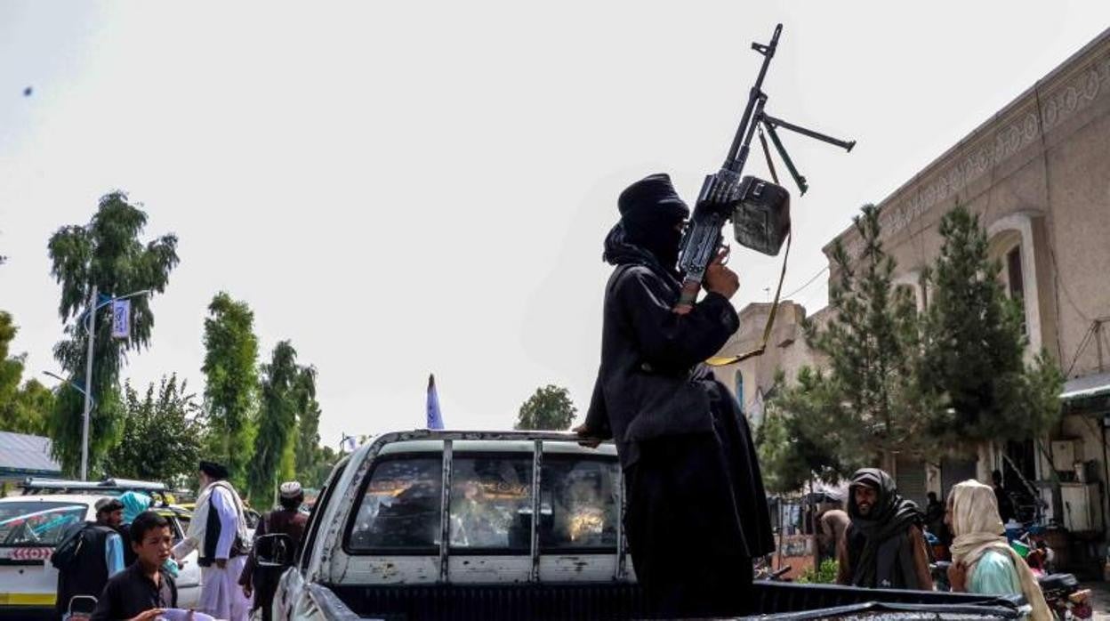 Una patrulla talibán