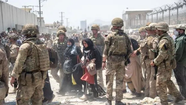 Los talibanes advierten que la evacuación debe acabar «lo más rápido posible»