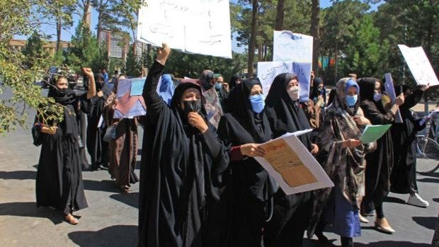 Las mujeres afganas reclaman formar parte del Gobierno talibán