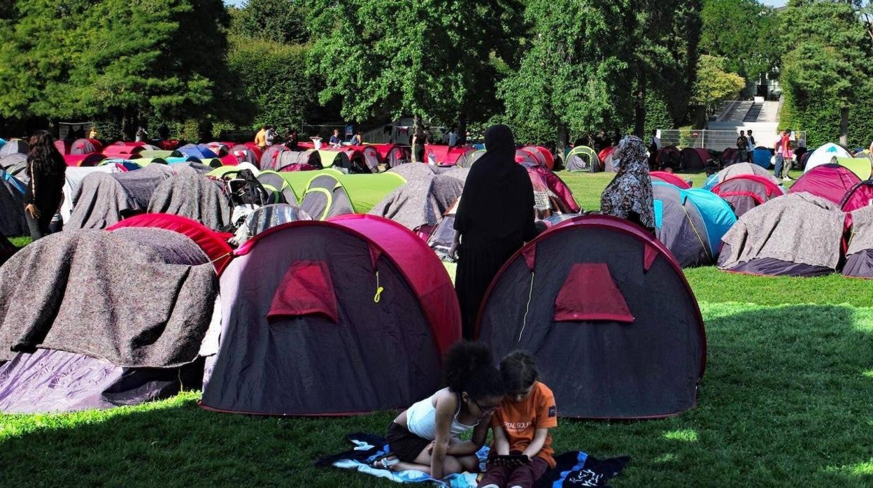 Varias tiendas en el campamento «salvaje» de Francia