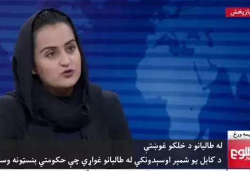 La periodista afgana que huyó de su país tras entrevistar a un líder talibán