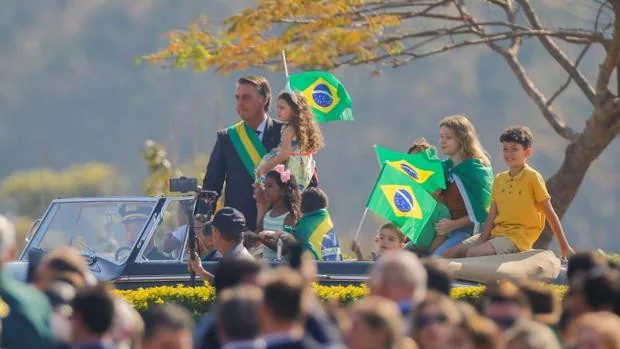 Bolsonaro agita a sus seguidores en actos antidemocráticos
