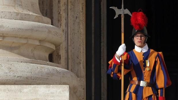 La guardia suiza del Vaticano comenzará a aceptar mujeres a partir de 2027