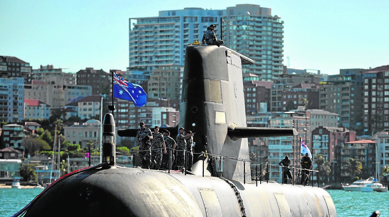 El HMAS Waller de la Marina Real Australiana, un submarino diesel-eléctrico de clase Collins, en Sidney en 2016