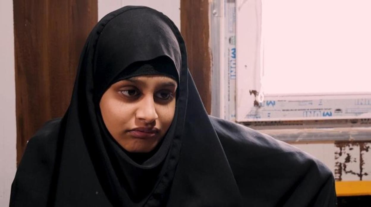 Shamima Begum, tras ser descubierta en Siria en 2019, con 19 años