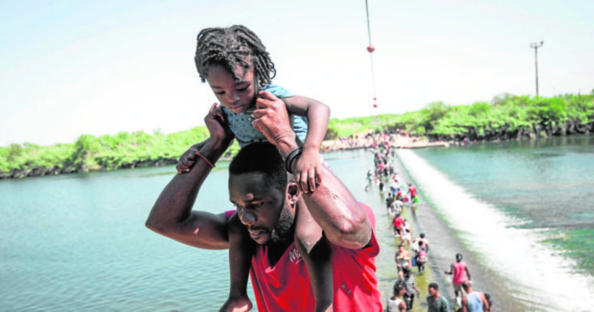 Haitianos esperan en México, junto a Río Grande, la oportunidad de pasar a EE.UU.
