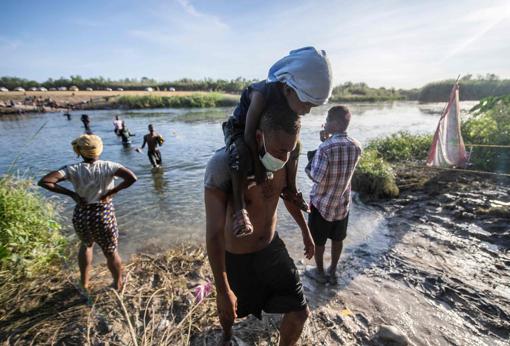 Decenas de miles de migrantes, muchos de ellos haitianos que anteriormente vivían en América del Sur, llegaron en las últimas semanas a México con la esperanza de ingresar a Estados Unidos