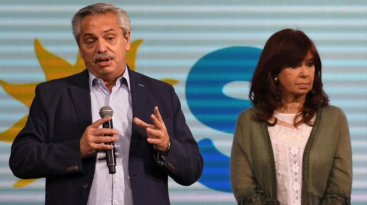 La derrota peronista en 16 de las 24 provincias acabó con un frágil equilibrio en el que Alberto ya estaba en una posición subordinada. Ahora, Cristina lo manda sin disimulo alguno