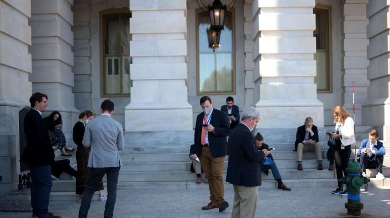 La Prensa a la espera de noticias hoy en el Capitolio