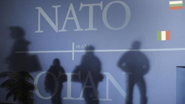 La OTAN expulsa a ocho diplomáticos rusos por espionaje