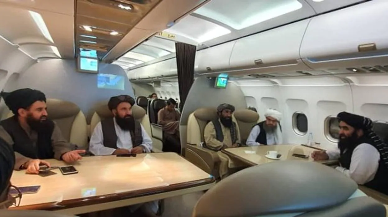 Una delegación del gobierno talibán viaja a Doha