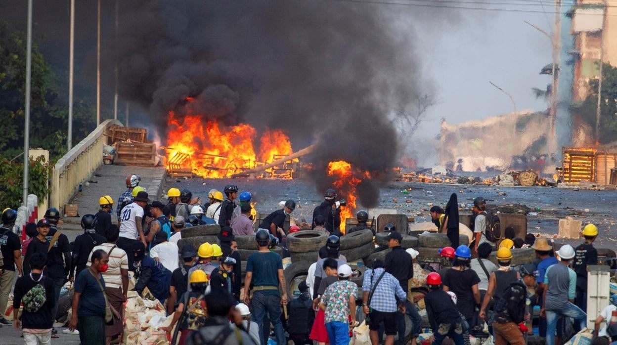 Foto de archivo de las protestas en Myanmar