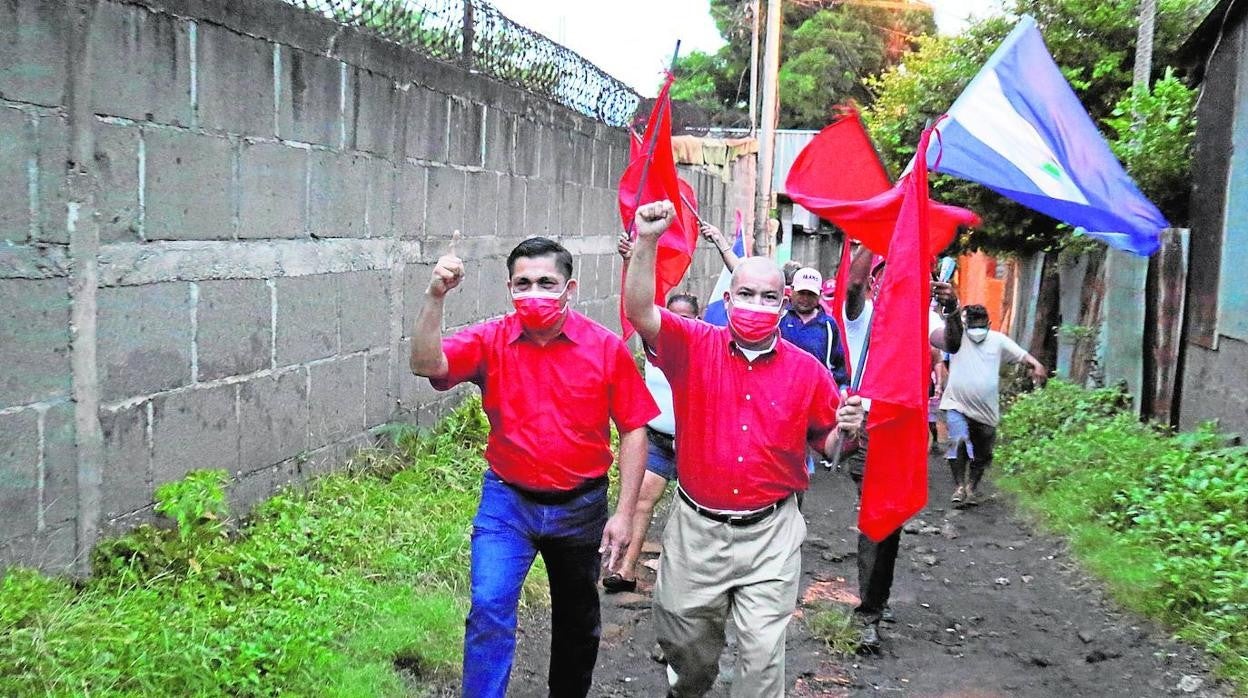 El candidato a la Presidencia de Nicaragua Walter Espinoza en una protesta en Managua