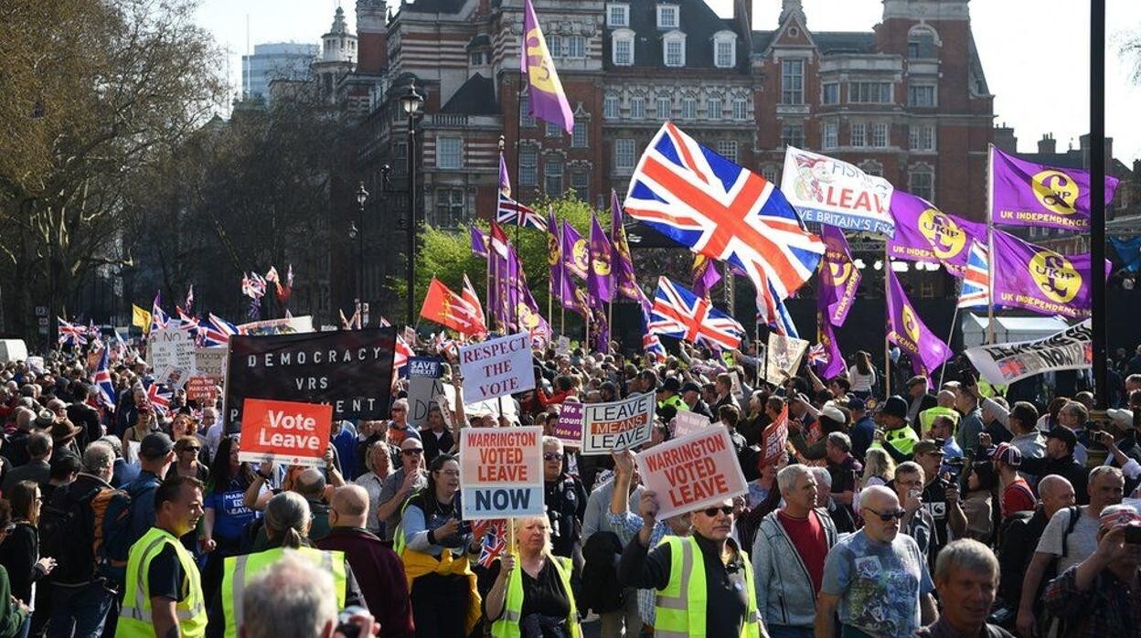 Manifesación en Londres pidiendo la salida de la UE antes del referéndum