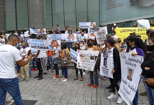 Un momento de la concentración ante la sede de la PNUD en Caracas