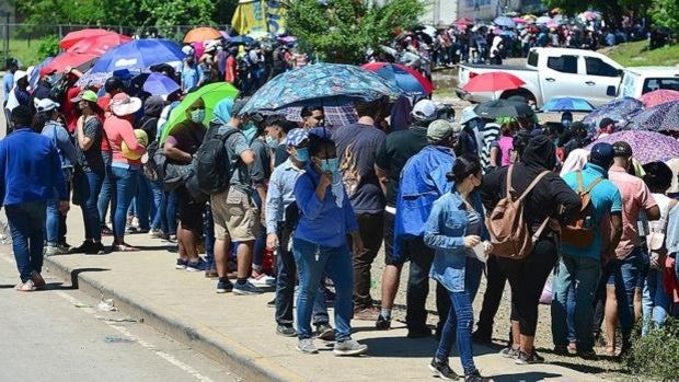 Avalancha nicaragüense en busca de vacuna en Honduras