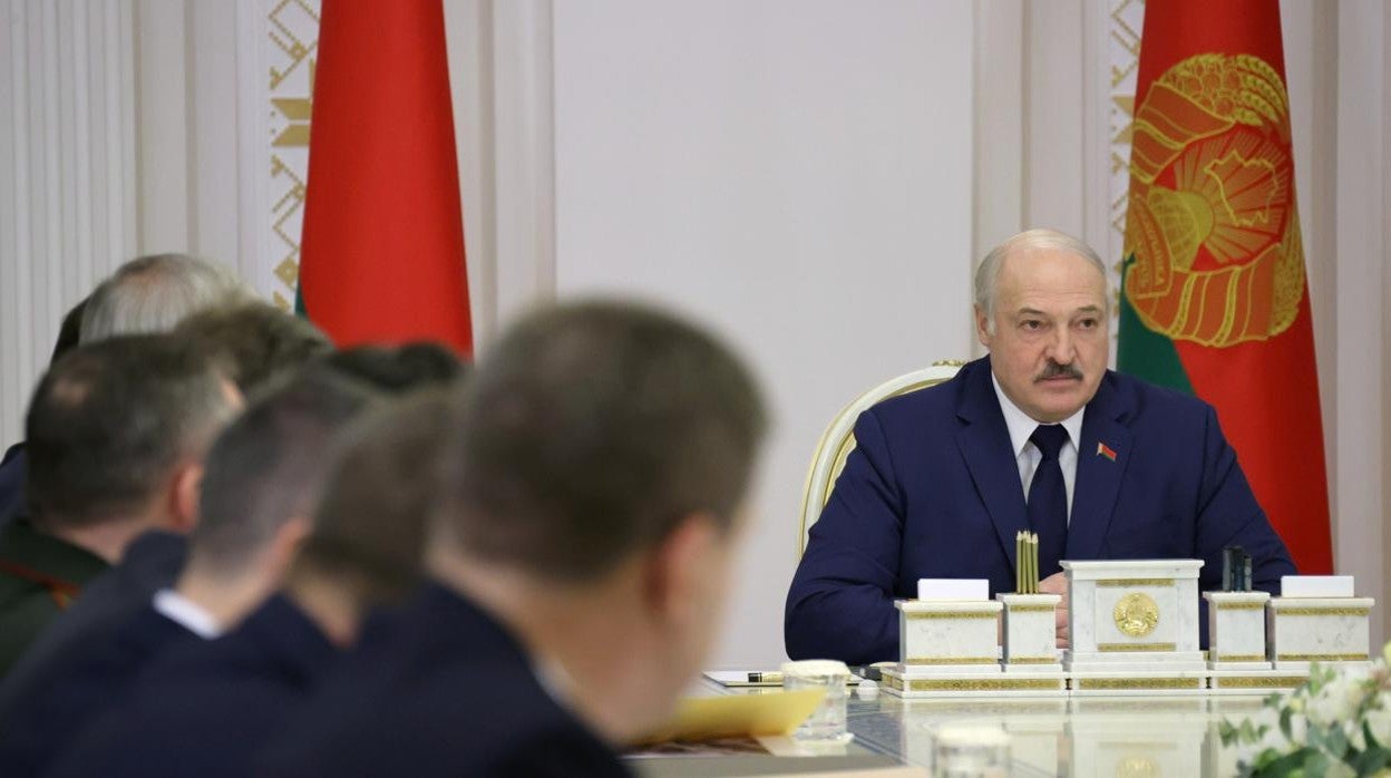 El presidente bielorruso sostiene una reunión con su Consejo de ministros en Minsk