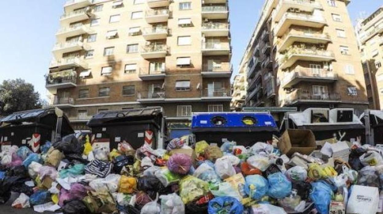 Basura acumulada en Roma