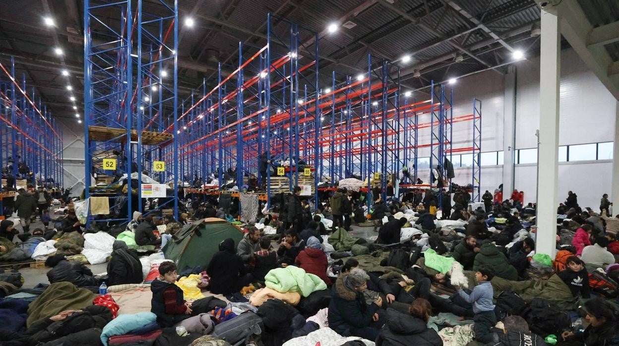 Emigrantes en un centro de Bruzgi, Bielorrusia