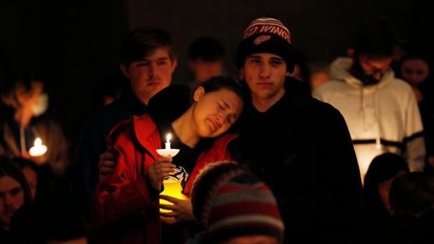 Un cuarto estudiante muere tras el tiroteo en un instituto de Míchigan