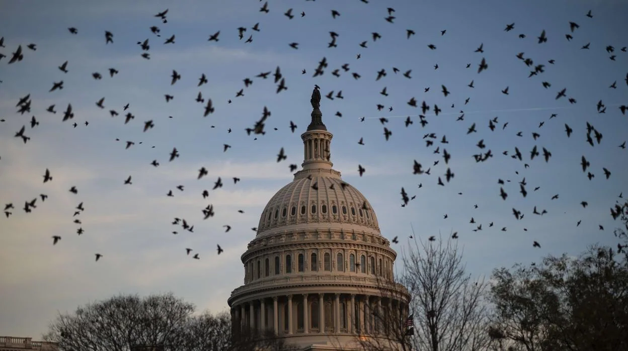 El Congreso de EE.UU. evita a última hora el cierre gubernamental